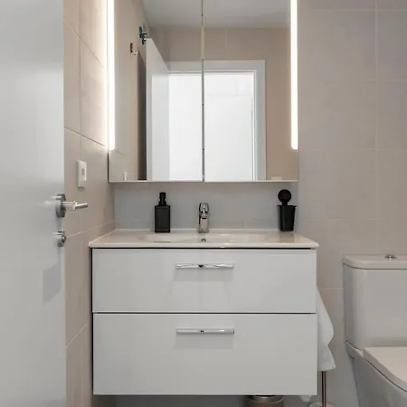 Apartment Modern 3 Bedroom With Big Terrace